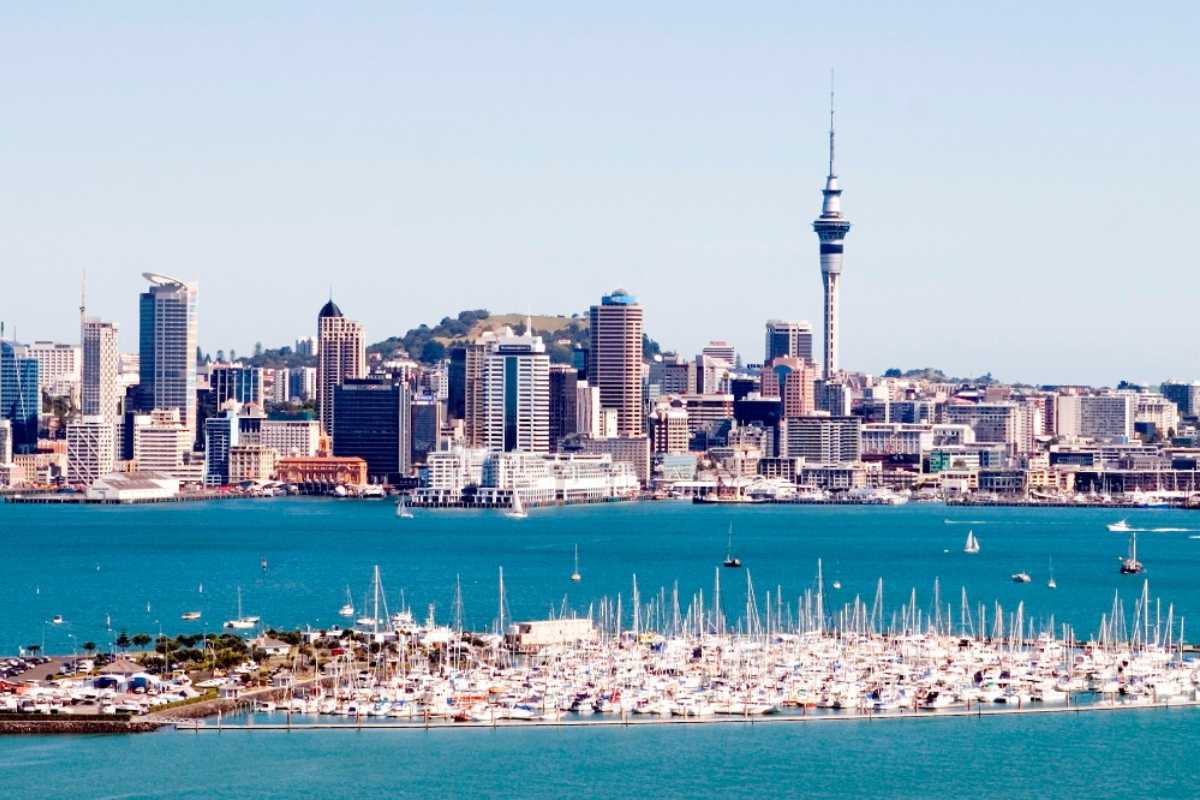 GLIMPSES OF NEW ZEALAND & AUSTRALIA 13N